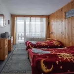 Хотел елица